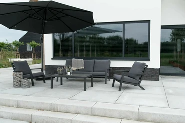 Grote Zweefparasol Virgo Antraciet 3,5M met verrijdbare 90kg voet - Sfeerbeeld 2, Lesli Living, Tuincentrum Outlet