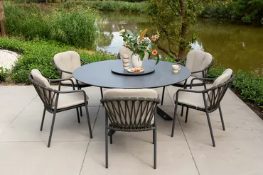 Manitoba stacking dining chair anthracite with 2 cushions sfeerbeeld, 4 Seasons Outdoor, tuincentrumoutlet.com